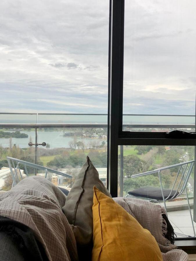 Readyset Apartments At Emerald Melbourne Ngoại thất bức ảnh