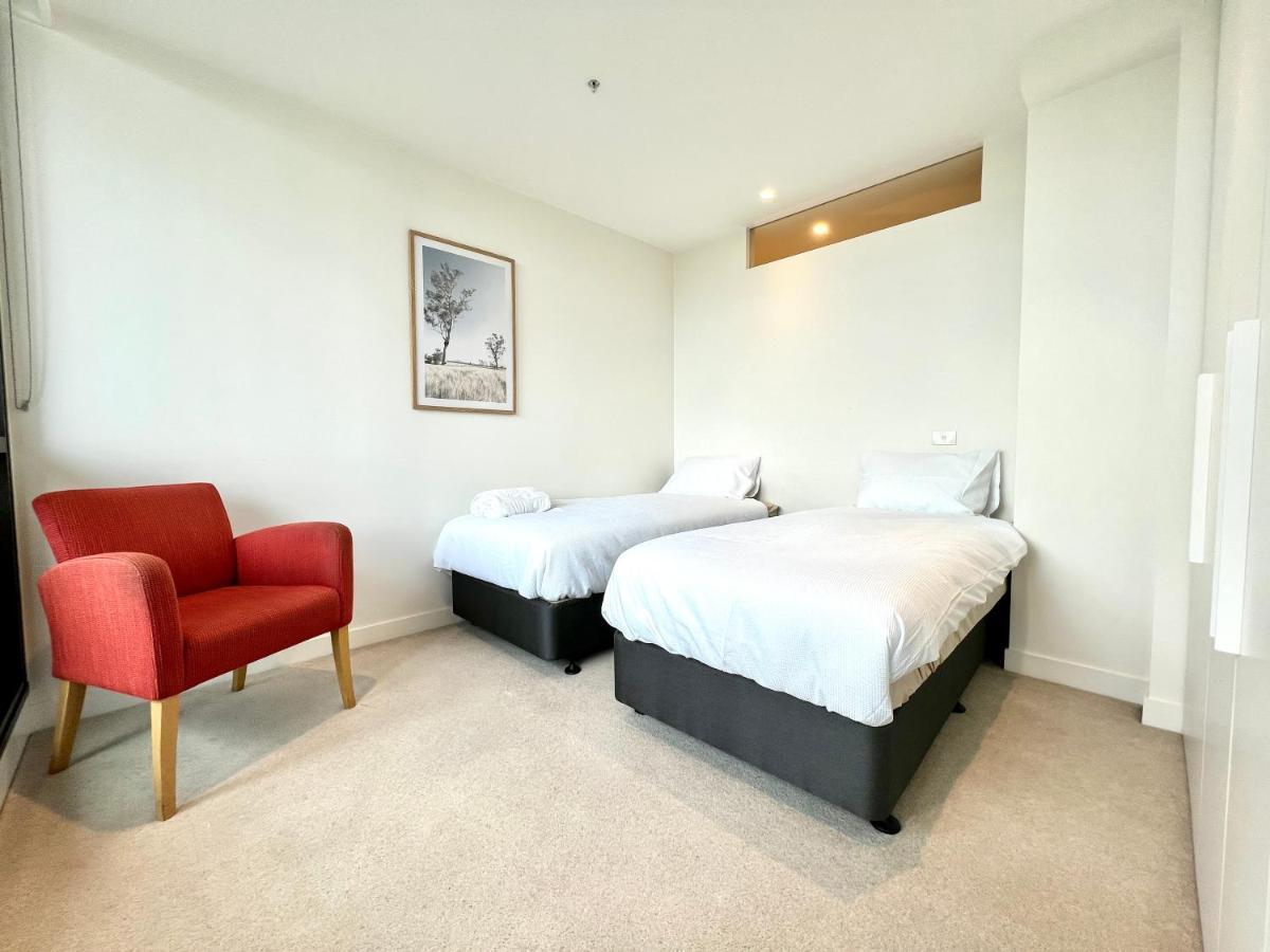 Readyset Apartments At Emerald Melbourne Ngoại thất bức ảnh